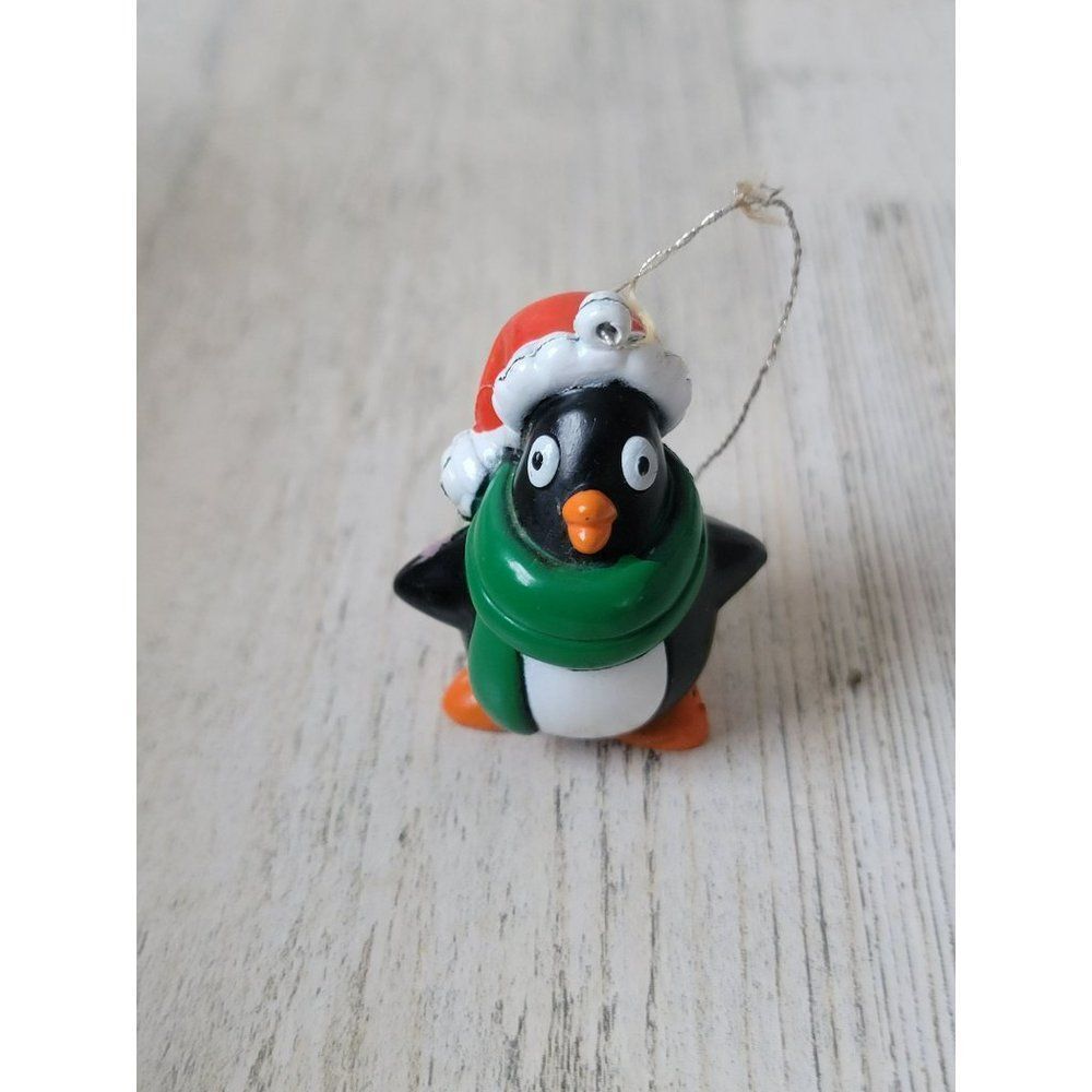 Topps 2001 penguin scarf Santa hat ornament Xmas